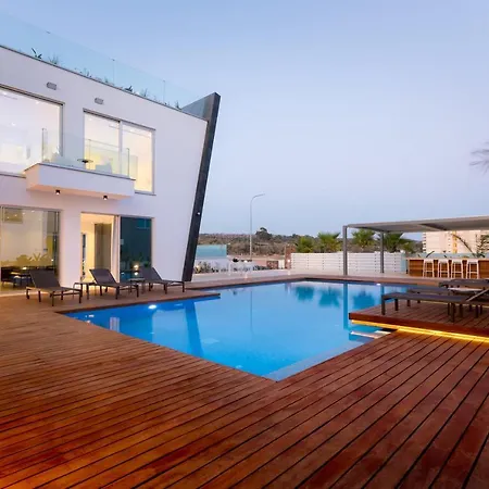 Cove Seaview - Neptune فيلة أيا نابا